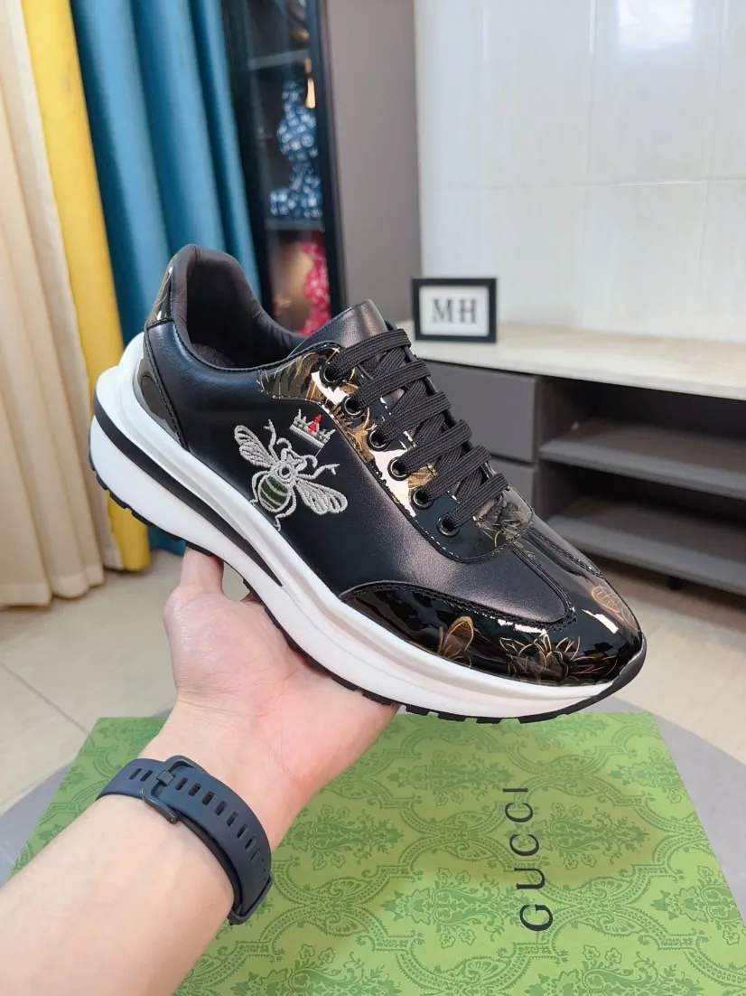 Factory price 420🌹🌹GUCCI [Gucci] New high-end brand of men's shoes, the latest fashionable casual men's shoes, trendy and versatile, relaxed and sporty style, uppers imported from Italy, first-layer cowhide, genuine leather lining and ultra-fine workmanship. Original personalized fashionable rubber wear-resistant outsole, light and comfortable on the foot, size 38-44
